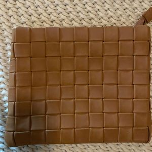 Woven clutch